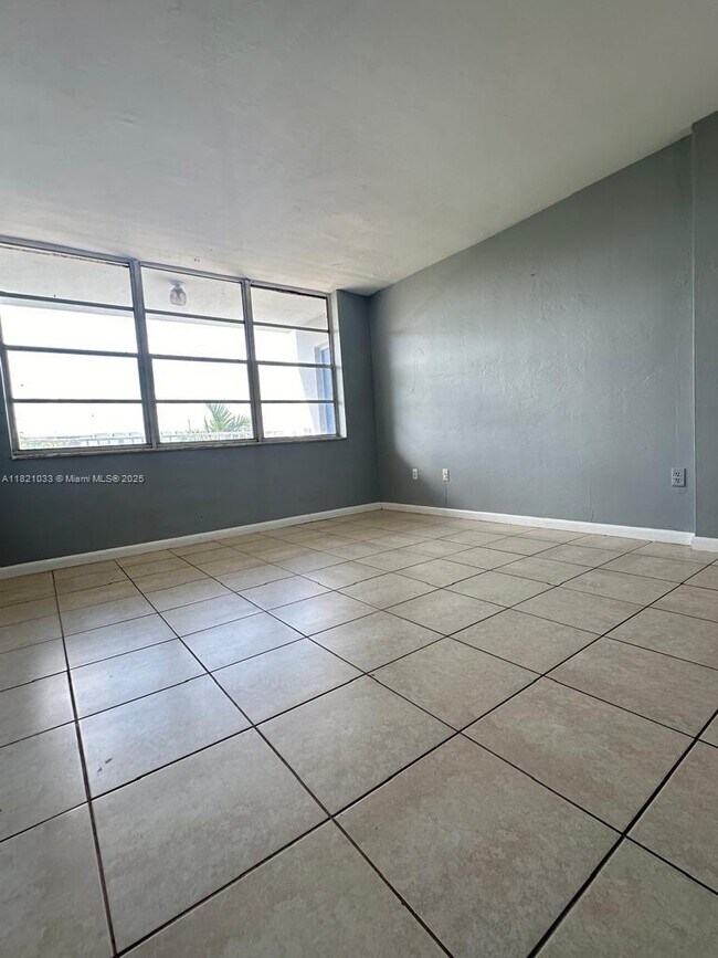 Building Photo - 2175 NE 170th St