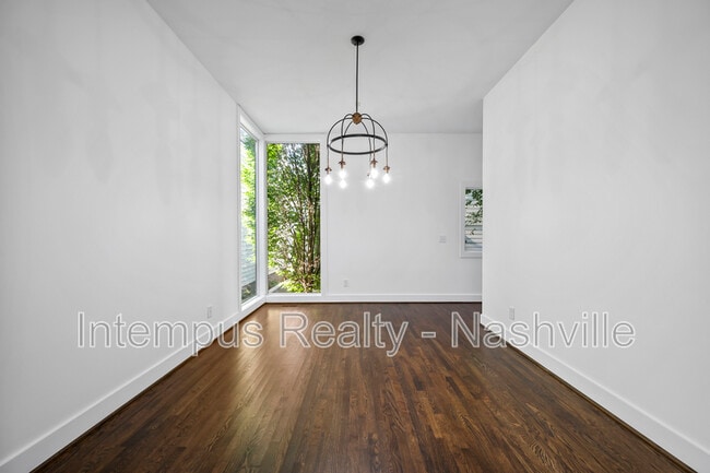 Building Photo - 962 9th Ave S