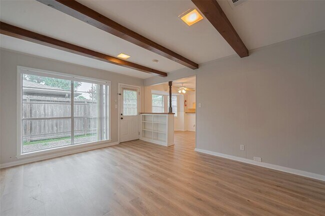 Building Photo - 605 Sorrento Dr