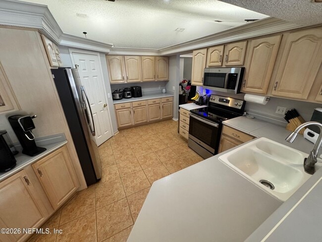 Building Photo - 1800 Castille Dr