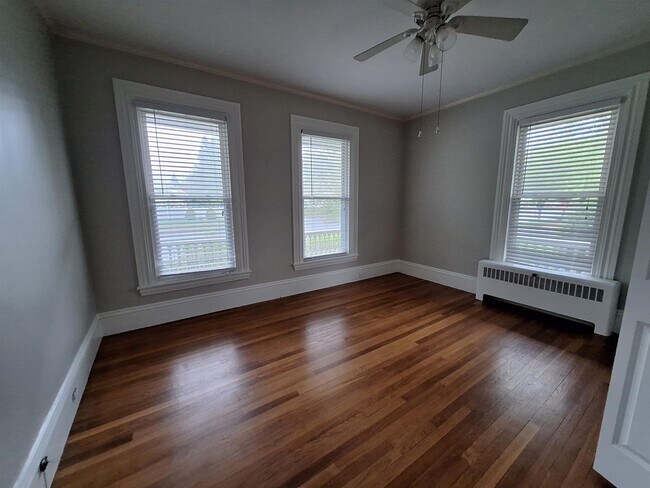 Building Photo - 1934 Elm St