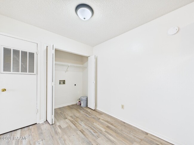 Building Photo - 208 Vieux Orleans Cir