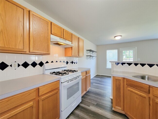 Building Photo - 5746 Roehampton Ct