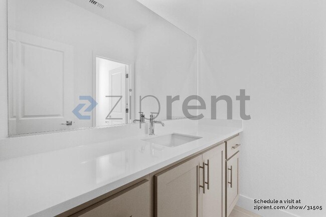 Building Photo - 146 W Ft Bragg Pl