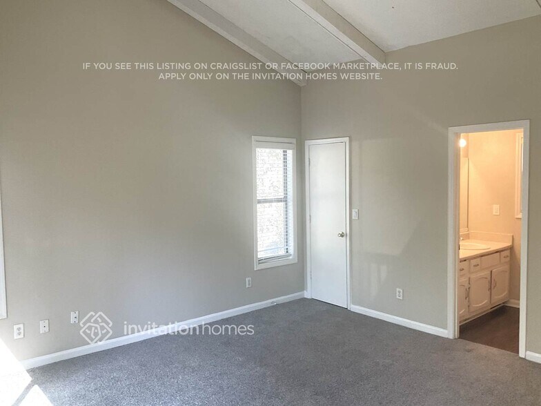 Building Photo - 4745 N View Rd NW