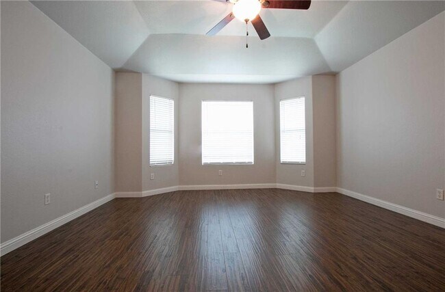 Building Photo - 602 Red Bud Cove