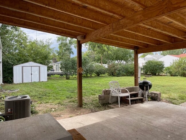 Building Photo - House For Lease