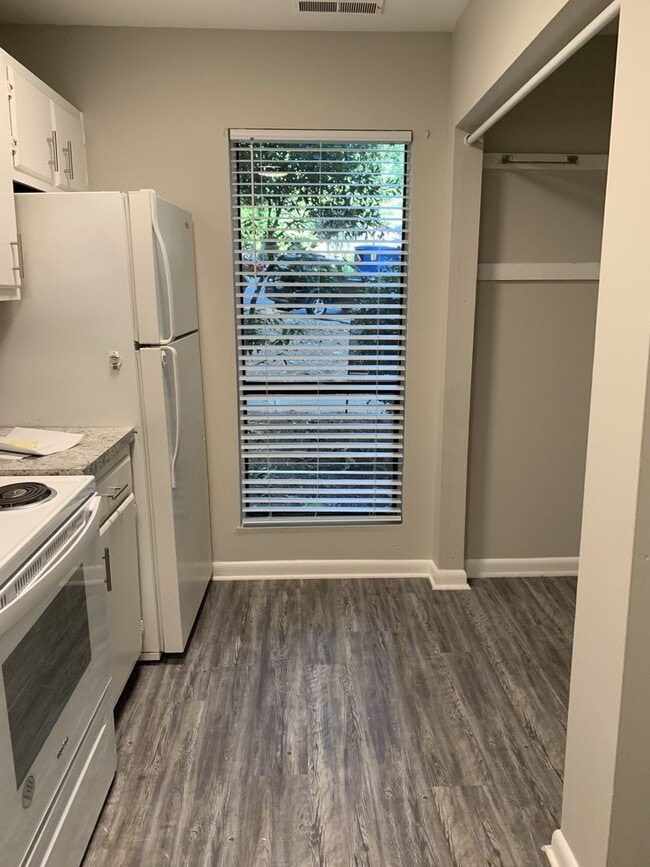 Building Photo - 2 BR/1.5 BA West Lake Townhome Near Dolley Madison