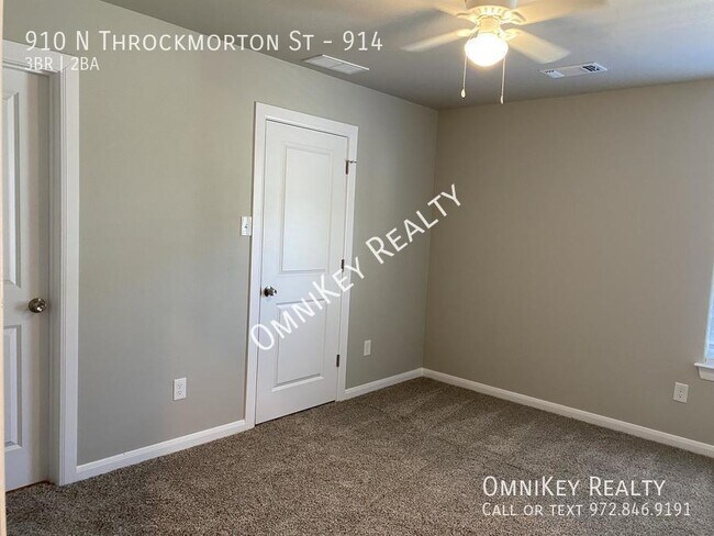 Building Photo - 910-914 N Throckmorton St