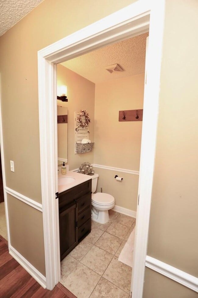 Building Photo - 2415 Edmunds Dr