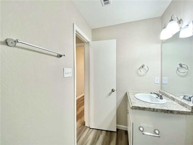 Building Photo - 2110 Blue Meadow Dr