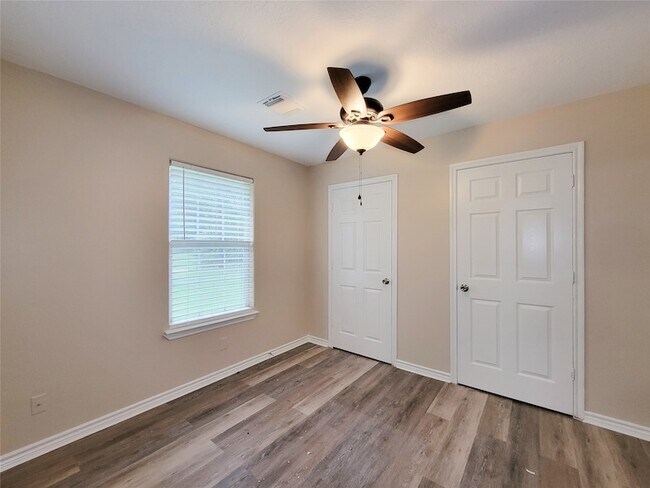 Building Photo - 12700 Royal Green Dr
