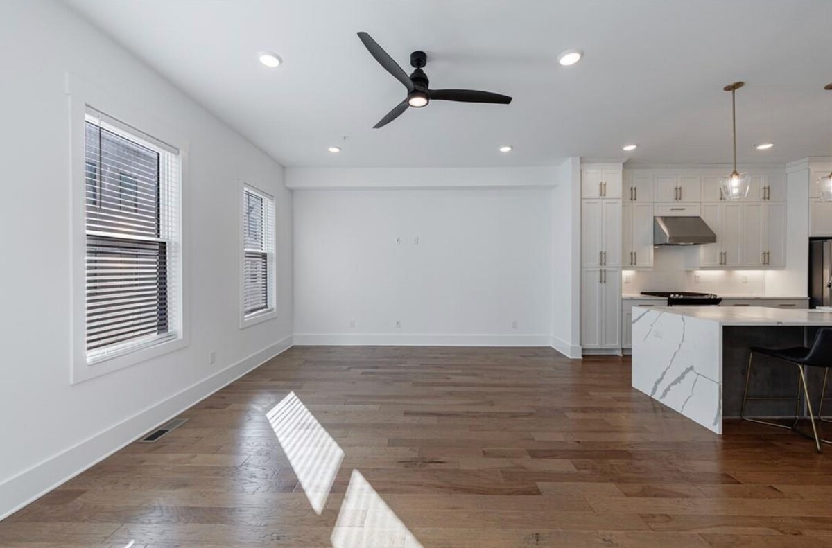 Building Photo - 1032 Robert Smalls Wy