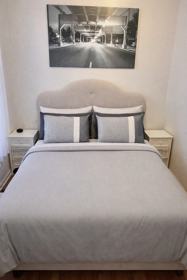 Building Photo - 1421 W Huron St