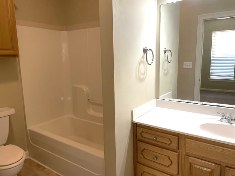 Bedroom-2's bathroom - 2405 Brightside Dr