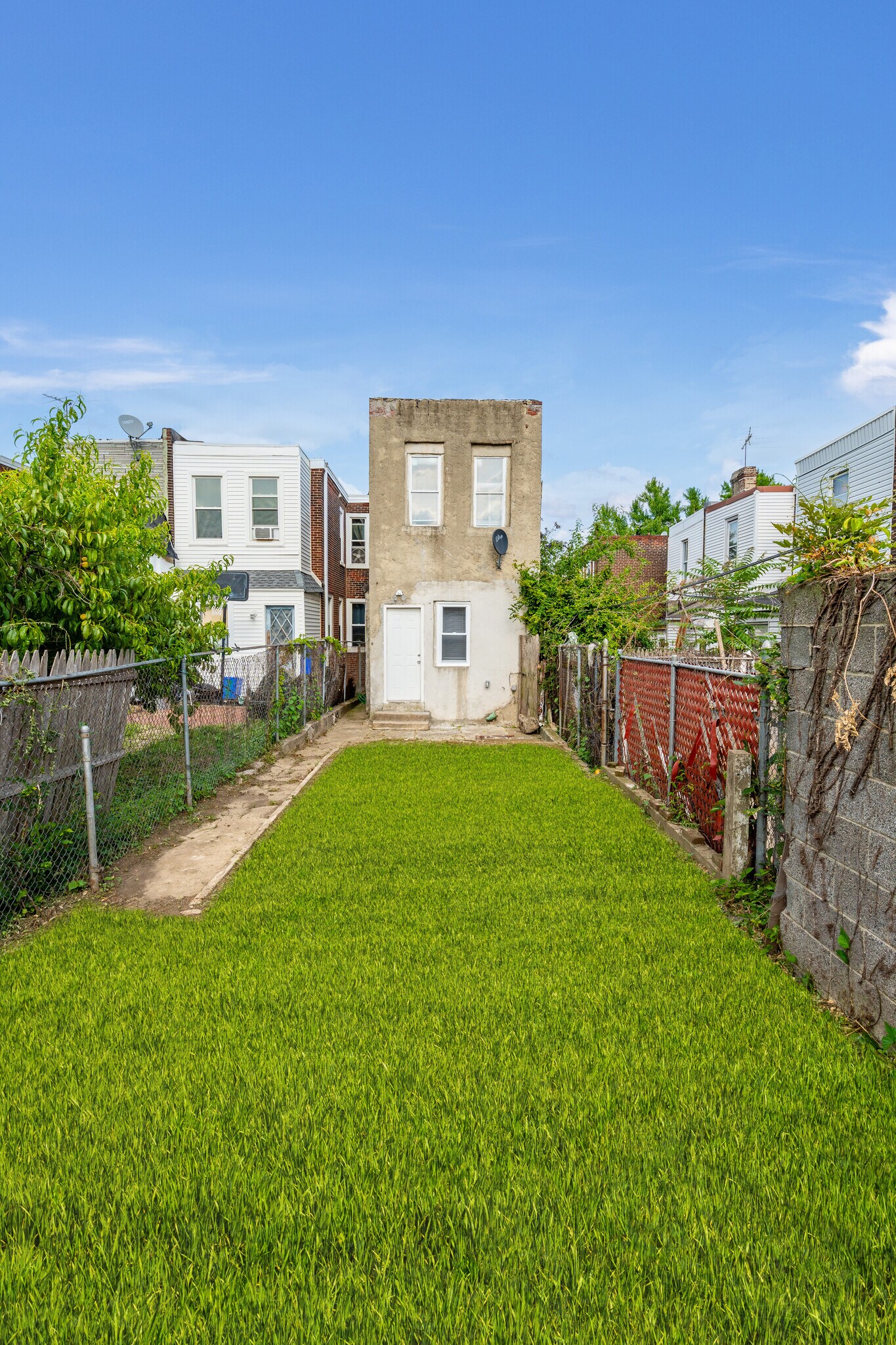 Building Photo - 3400 Reach St