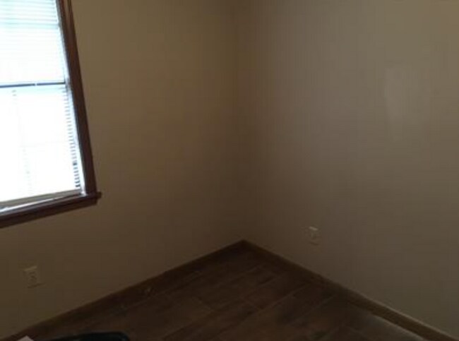 Building Photo - 1000 Sybil Dr