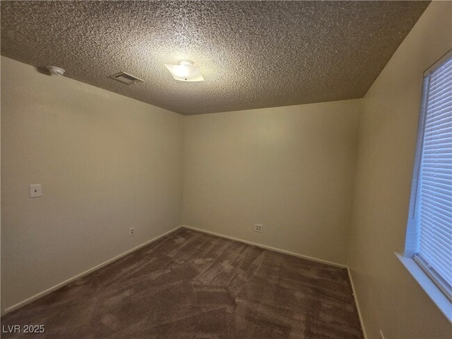 Building Photo - 321 S Bent Creek Dr