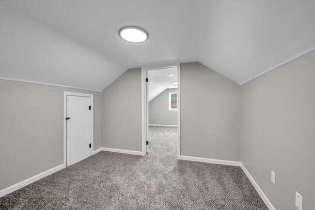 Building Photo - 4 bedrooms $2150
