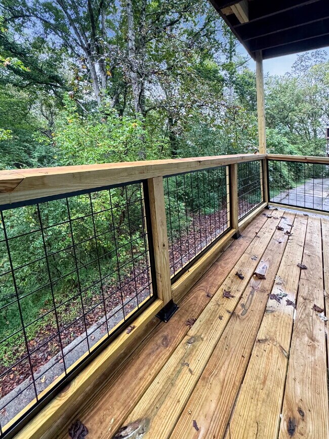 Building Photo - Completely Renovated Duplex with Garage Available For Rent