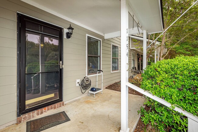 Building Photo - 2 Bedroom, 1.5 Bathroom Townhome in Island Bluff - James Island