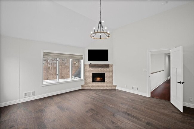 Building Photo - Spacious 4 Bedroom 4.5 Bath Rental in London Woods!