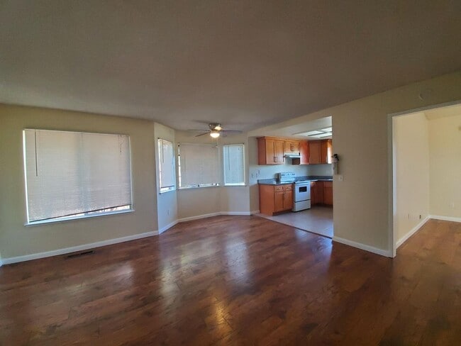Building Photo - Nice 3 bedroom 2 bathroom Home