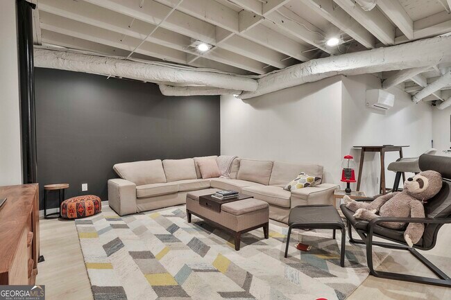 Building Photo - 115 Rolling Green