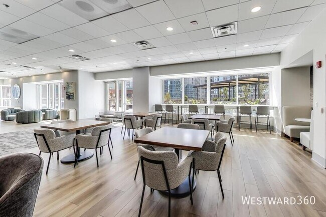 Building Photo - 512 N McClurg-#4902