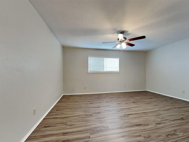 Building Photo - 3 BR/2BA | Renovated Single Family Home | Gated backyard
