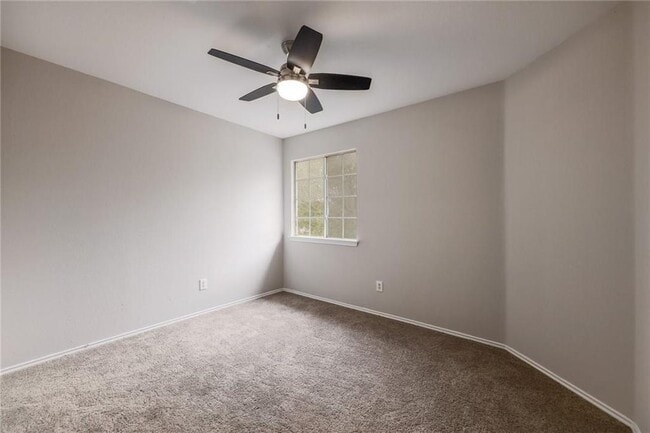Building Photo - 1400 Thibodeaux Dr