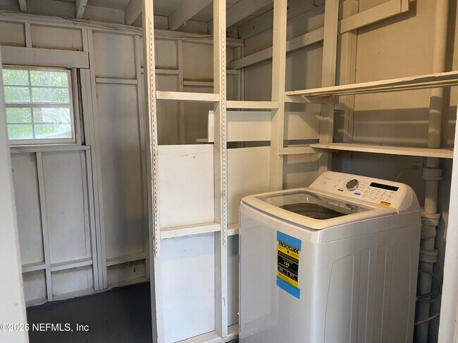 Building Photo - 815 La Marche Dr