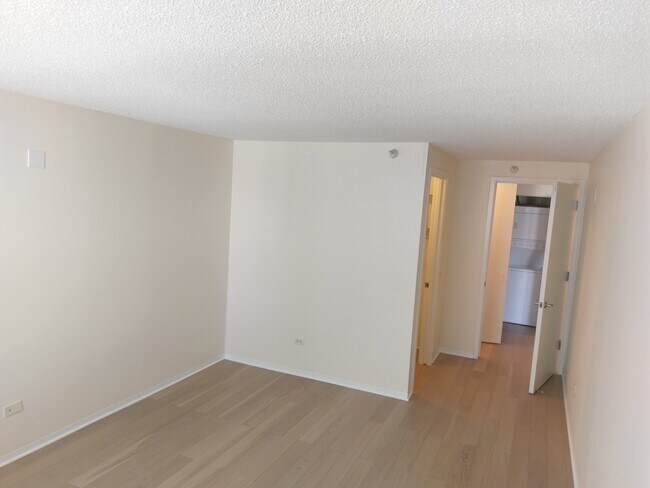 Building Photo - 545 N Dearborn St