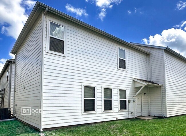 Building Photo - 432 Huisache St