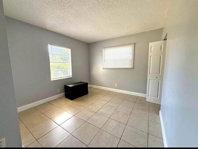 Building Photo - 3020 SE 2nd St