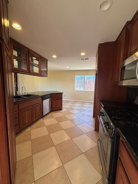 Kitchen - 9503 Medina Dr