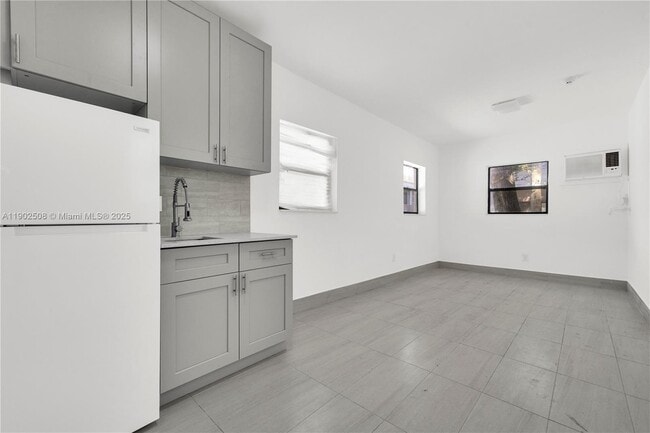 Building Photo - 13390 NE 6th Ave