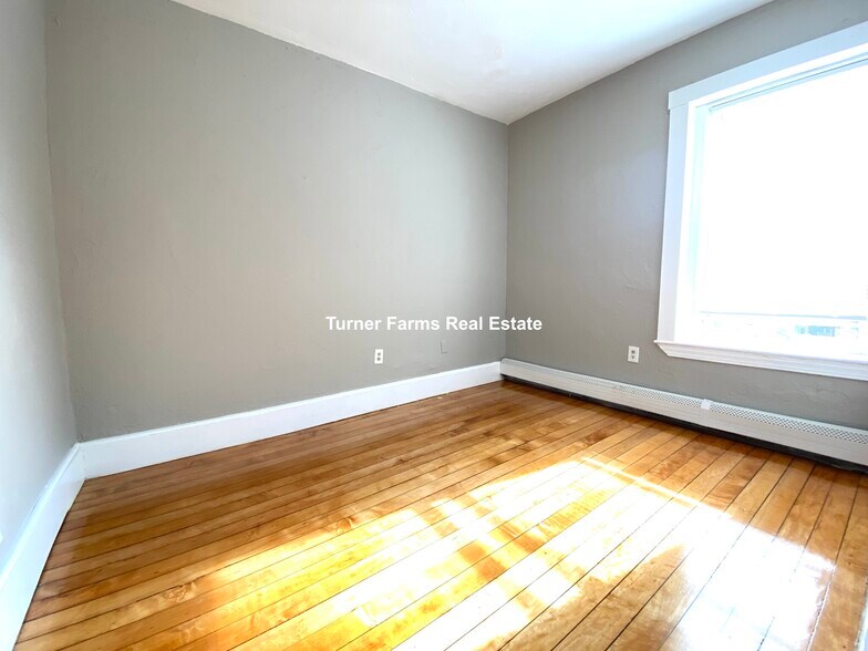 Building Photo - 270 Bowdoin St