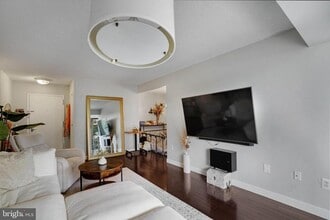 Building Photo - 4500 S Four Mile Run Dr