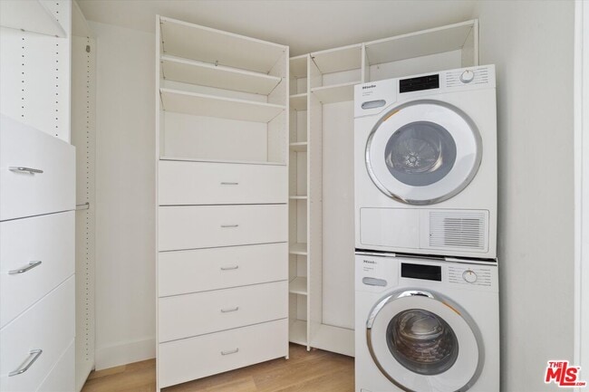 Building Photo - 235 Main St