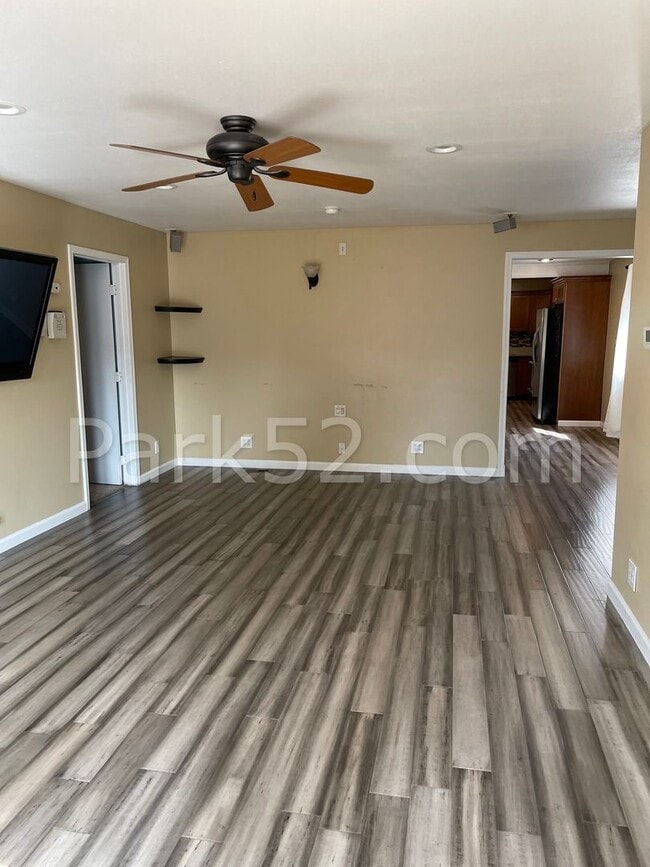 Building Photo - 4 Bedroom Single Family Home