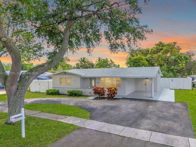 Building Photo - 5051 SW 93rd Ave