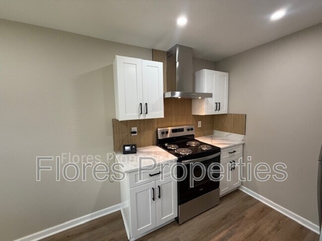 Building Photo - 1018 Urana Ave