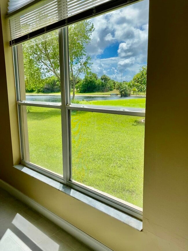 Building Photo - 8057 Bracken Ln