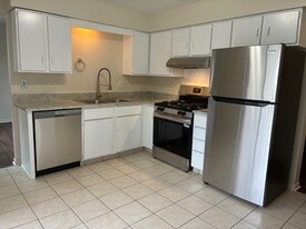 Building Photo - 340 W Johnson St