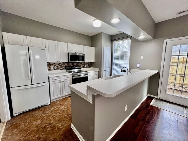 Building Photo - Stunning Castleton Condo