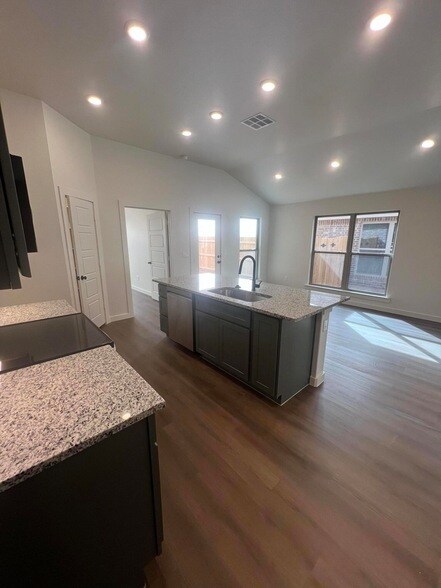 Building Photo - 3111 140th St