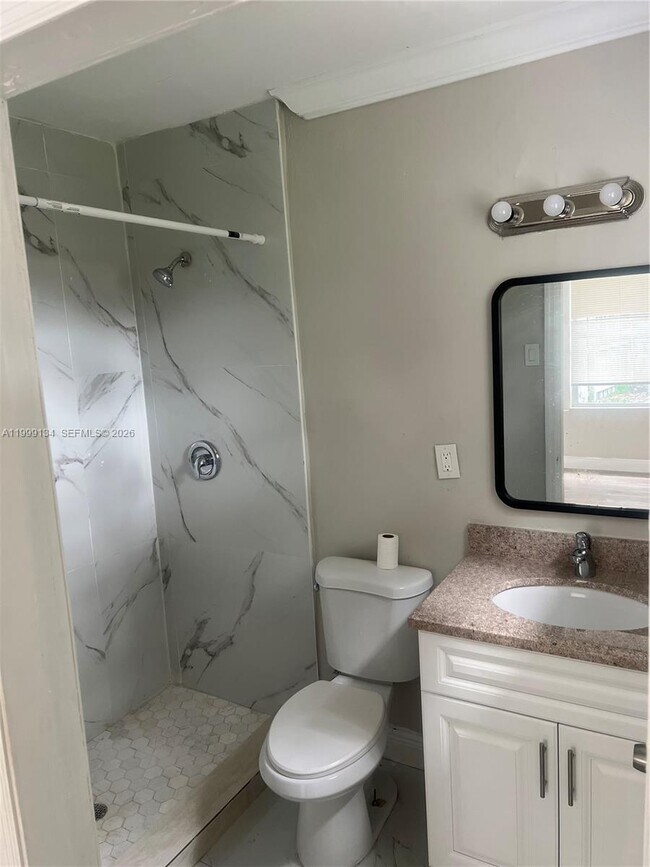 Building Photo - 1080 Carolina Ave