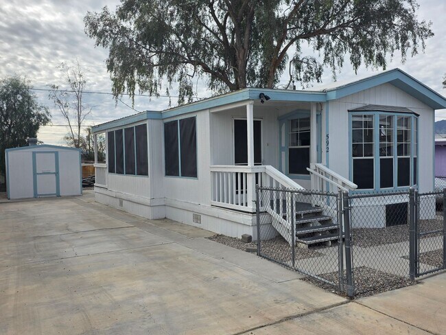 Building Photo - Newly refurbished 2 bedroom 1 Bath fully fenced manufactured home in Central Bullhead City.