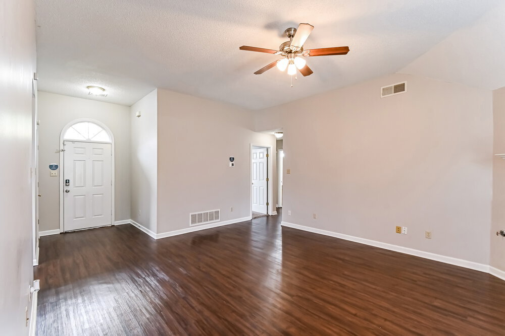 Building Photo - 5929 White Ridge Cir E